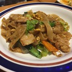 勝どきのタイ王国食堂 ソイナナ - パッ・シィユッ（醤油風味の太麺焼きそば）