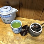 川宗 - ソースポット、お茶と自家製梅
