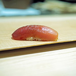 紀尾井町 三谷 - メジマグロの中トロの握り