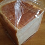 ファミーユ - 食パン　324円