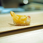 紀尾井町 三谷 - 北海道産のアオヤギの握り