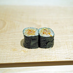 紀尾井町 三谷 - 赤貝の紐を巻いて、胡麻をチラチラっと撒いた佐賀海苔の海苔巻き