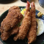 とんかつ春 - エビヒレミックス。単品は定食台から１５０円引き♡