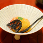 花月 - 三宝柑と黒い物体は炭漬け蓮根