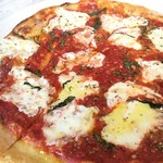 Flour & Barley - Brick Oven Pizza - バジル少な目