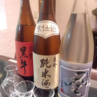 A wide selection of delicious sake that goes well with local chicken dishes