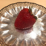 銀座 しのはら - いちご！デカい(￣▽￣)