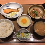 やよい軒 - 銀鮭朝食 530円(税込)