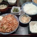 桃栗三年柿八年 - 豚キムチ炒め定食