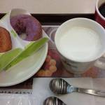 Misuta Donatsu - オイルカットドーナツ＆ホットミルク＆コーヒー
