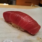 握り　鮪中とろ