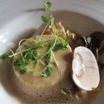 ルアン 神戸迎賓館 - フォアグラのフラン　キノコの軽いクリームスープ