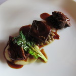 ルアン 神戸迎賓館 - 蝦夷鹿ロース肉のロティ　ソースポワブラード
