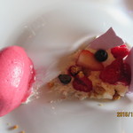 ルアン 神戸迎賓館 - クレームダンジュとカシスのメレンゲ　フランボワーズのソルベ、アップ！