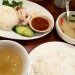 広島タイ料理 マナオ - チキンライス&グリーンカレー