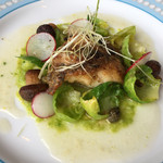 モナリザ - ヒゲ鱈の海藻バター風味ムニエル 蛤と芽キャベツのソース