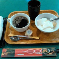 中国料理 盤古殿 新横浜プリンスホテル店 - ドリンクバーのホットコーヒーと食べ放題の杏仁豆腐