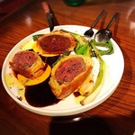 レストランユニック - ジビエとその内臓のパイ包み焼き 赤ワインソース