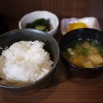 旬菜酒房かいじん - ランチのご飯と味噌汁