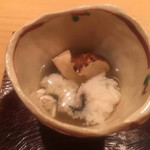 蓮 - 鱧は骨切りは完璧。鱧の旨味は適度。松茸の濁りはなく、甘みが出汁にも出て美味しい。