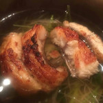 蓮 - 鰹の風味はかなり抑えめ。葱の爽やかな香りが吸口的に。鰻は脂乗りはそこまで強くないが極めて厚みのある身でぷりっぷり。身の旨味が感じられる。吸い地の醤油使いなどもかなり削ってありいい感じ。0.3滴。胡椒無