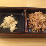 銀座 篝 Echika fit 銀座店 - 薬味のおろし生姜、フライドオニオン