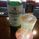 ホワイトラベル - ラフロイグを少し