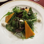 マゼランズ - 有機ベビーリーフとチーズとクルミのサラダ