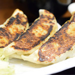 餃子と牛たん 居酒屋おおとら - 大餃子定食@税込900円：3個でも、かなりガッツリ