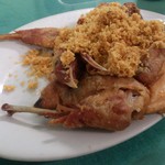 Rumah Makan Ayam Goreng Suharti - 料理写真:・AYAM GORENG UTUH 99,000Rp.　鶏丸一尾の唐揚げ