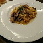 カレス - 安曇野放牧豚藤仁の赤ワイン煮と、ポルチーニのタリアテッレ