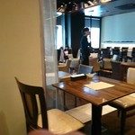 カレス - 開店すぐの店内の様子