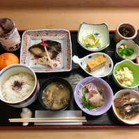 一つ木竹林草 - 焼魚定食 鰆の西京焼き @1,400円
                    実はお刺身定食とも迷ったのですが、焼魚定食にもお刺身がセットになっていました。
