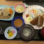 Sanzoku ya - 日替り定食メンチカツ740円