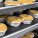 KUKURU SWEETS FOREST - 工房に広がる沖縄産パインアップルの香り。