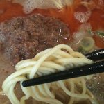 博多麺屋　ゆず - 麺は細麺。博多ラーメン、ぽいのかな