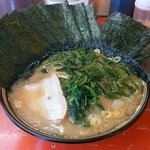 ラーメン林家 - ラーメン並　海苔と茎わかめをトッピング