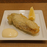 レンゲ - 牡蠣のフリット　鮎の魚醤のオランデール ソース か 花山椒の塩で