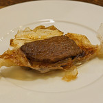 レンゲ - 黒毛和牛のイチボと黒トリュフの包み揚げ