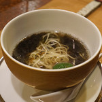 レンゲ - 酢橘風味のトラフグ スープのラーメン　明石の海苔と共に