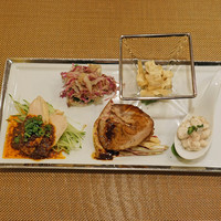 レンゲ - 前菜盛り合わせ　（クラゲと紫白菜の和えもの、生湯葉と椎茸の炒め煮、白子のマリネ　山椒とクリスタル マルドン塩で、自家製叉焼、四川風よだれ鶏）