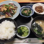 おくだ - カツオタタキ定食 700円