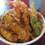 天三 - 手前の２つがカキ　やや細長い