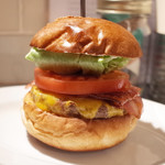 No.18ダイニングバー - ベーコンチーズバーガー(1350円)