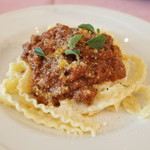 サンク・オ・ピエ - ジビエ尽くしのコース2017(6000円・外税)の幅広パスタ”マンフレディネ” 対馬産イノシシのラグーソース