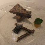 ヴォーロ・コズィ - チコリのセミフレッド、りんごのジャム、アーモンドのクッキー