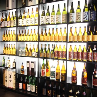 山形県の名酒から全国の日本酒まで、50種類ほどのお酒を用意