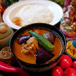 パンチマハル - 鶏手羽元と茄子のインド風カレー