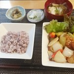 Ery's Cafe - 雑穀米と鶏肉と野菜の黒酢あんかけ