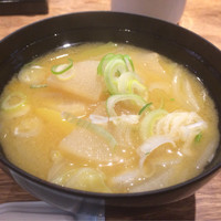 寿司 高瀬 - ランチタイムについてくる具沢山の味噌汁